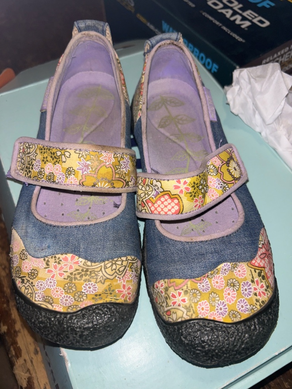 Keen women’s Jean/floral slip on Mary Jane’s